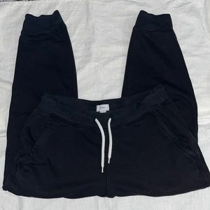 Old Navy black drawstrings sweatpants. Size M short.